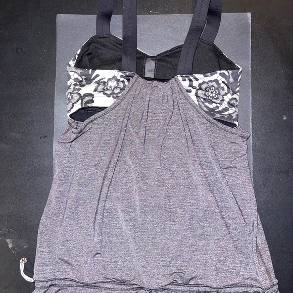 Lululemon Run: Back on Track tank size 4 - Picture 5 of 5
